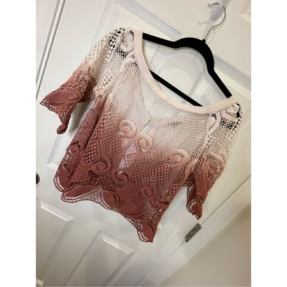 Ginnicks women’s lace top size medium pink ombré